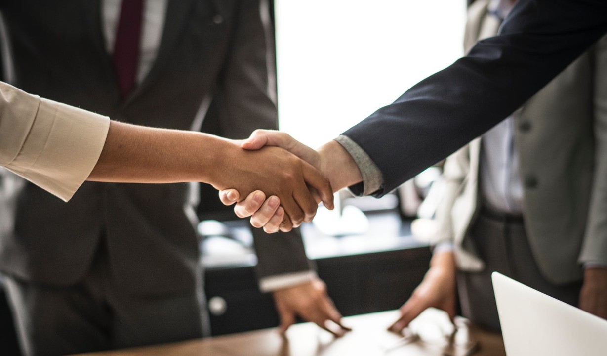 smiling with flexible, omnichannel Customer service